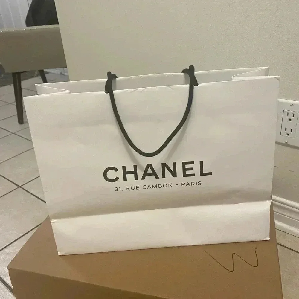 CHANEL paper Bag - Picture 2 of 5